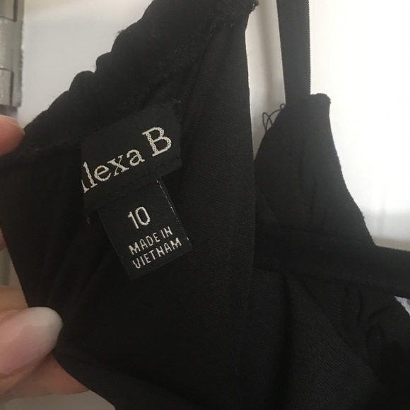 maxi dress flattering with back ties - Picture 4 of 4